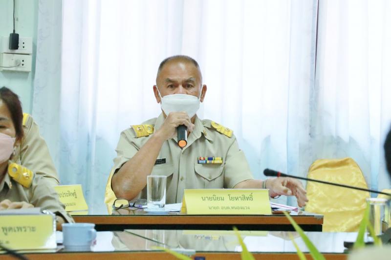 นายนิยม โยหาสิทธิ์ นายกอบต.หนองแวง แถลงนโยบาย ต่อสภาอบต.หนองแวง