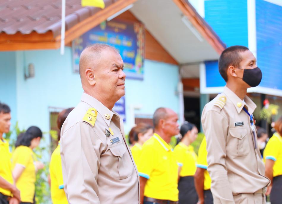 " กิจกรรมหน้าเสาธง เข้าแถวเคารพธงชาติ "